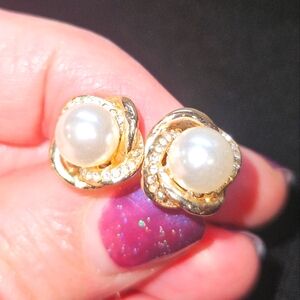 JEWELRY SALE!!! Elegant Fresh Water  Pearl Earrings